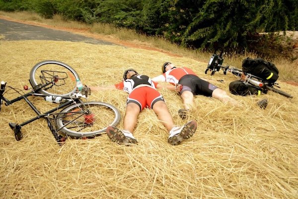 Ciclistas descansando